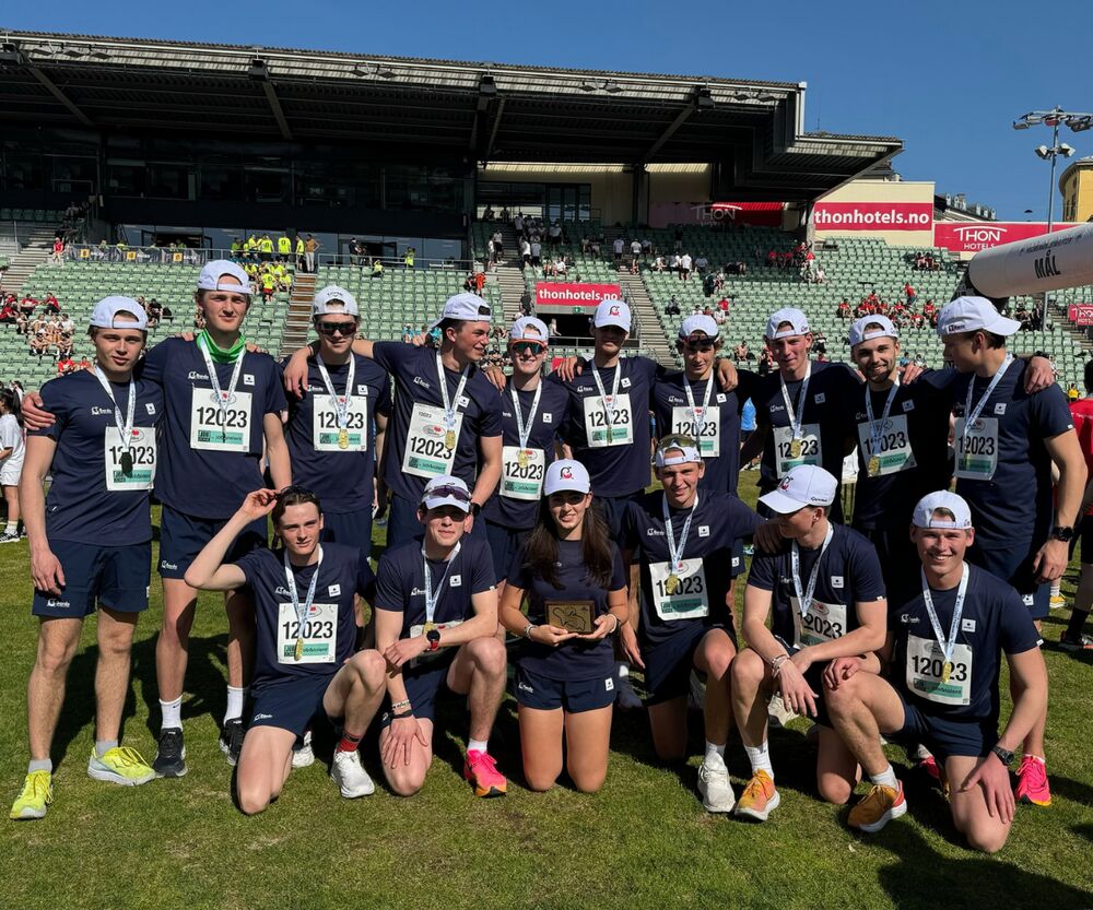 Bardo Running Club på premiepallen i Holmenkollstafetten